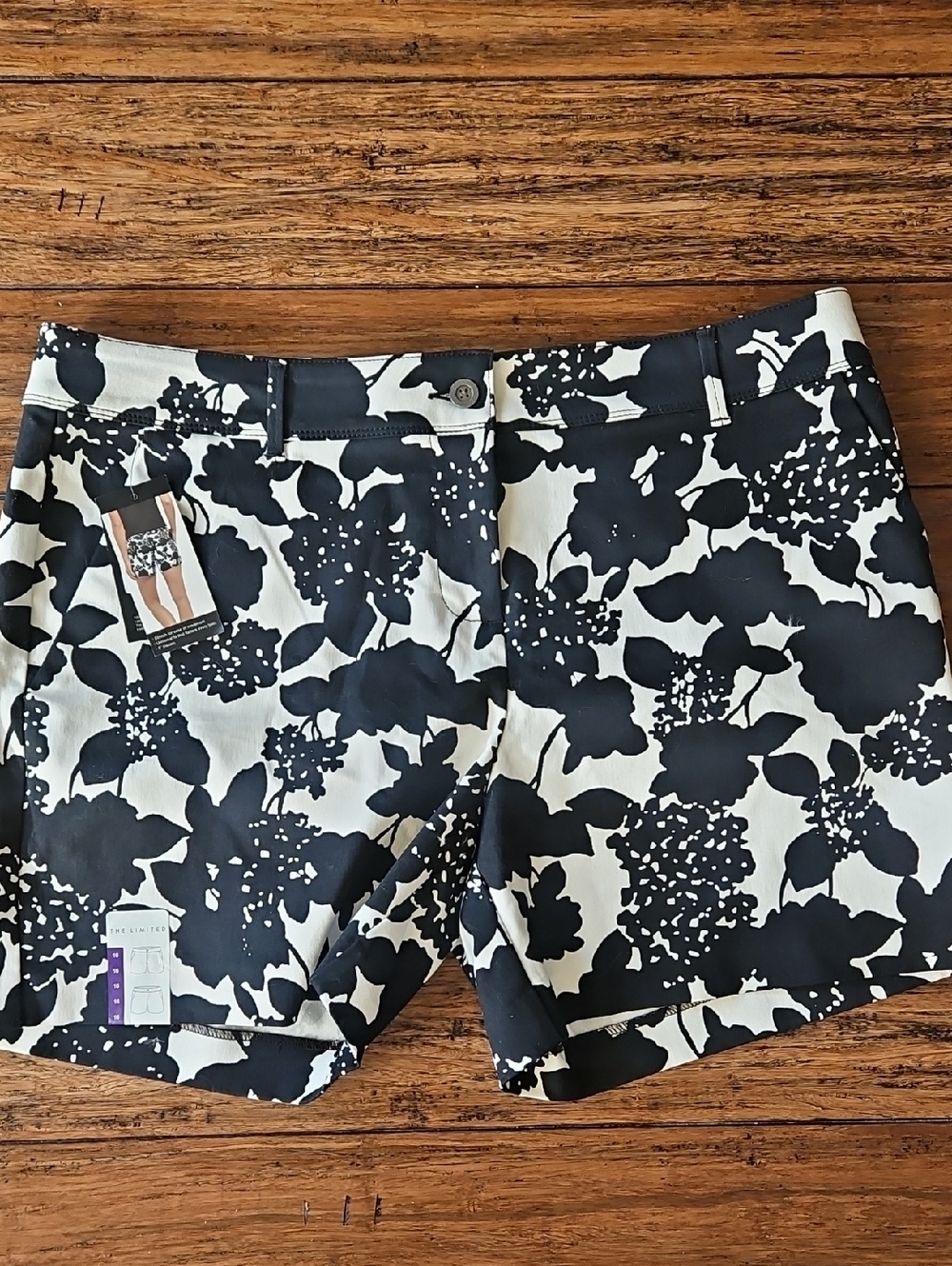 NWT The Limited Black and White Floral-Pattern Shorts Size 16‎